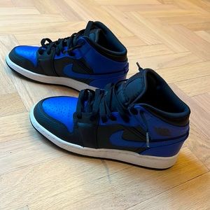 Jordan 1 mid, Hyper Royal